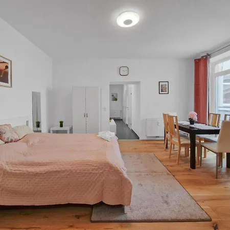 Sparkassa דירה *