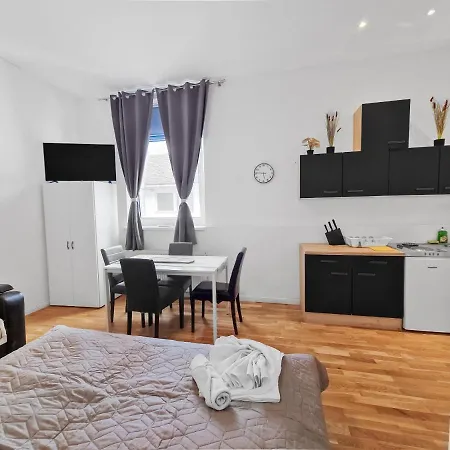 Sparkassa דירה *