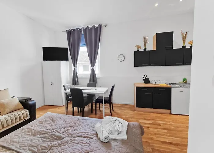 Sparkassa דירה *